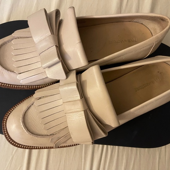 Pour La Victoire Cream Fringe Loafers - Picture 2 of 4
